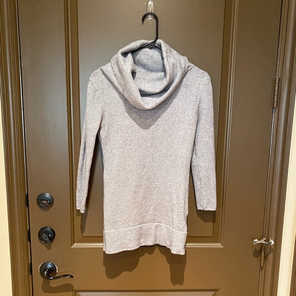 Sweater - Picture 1 of 2